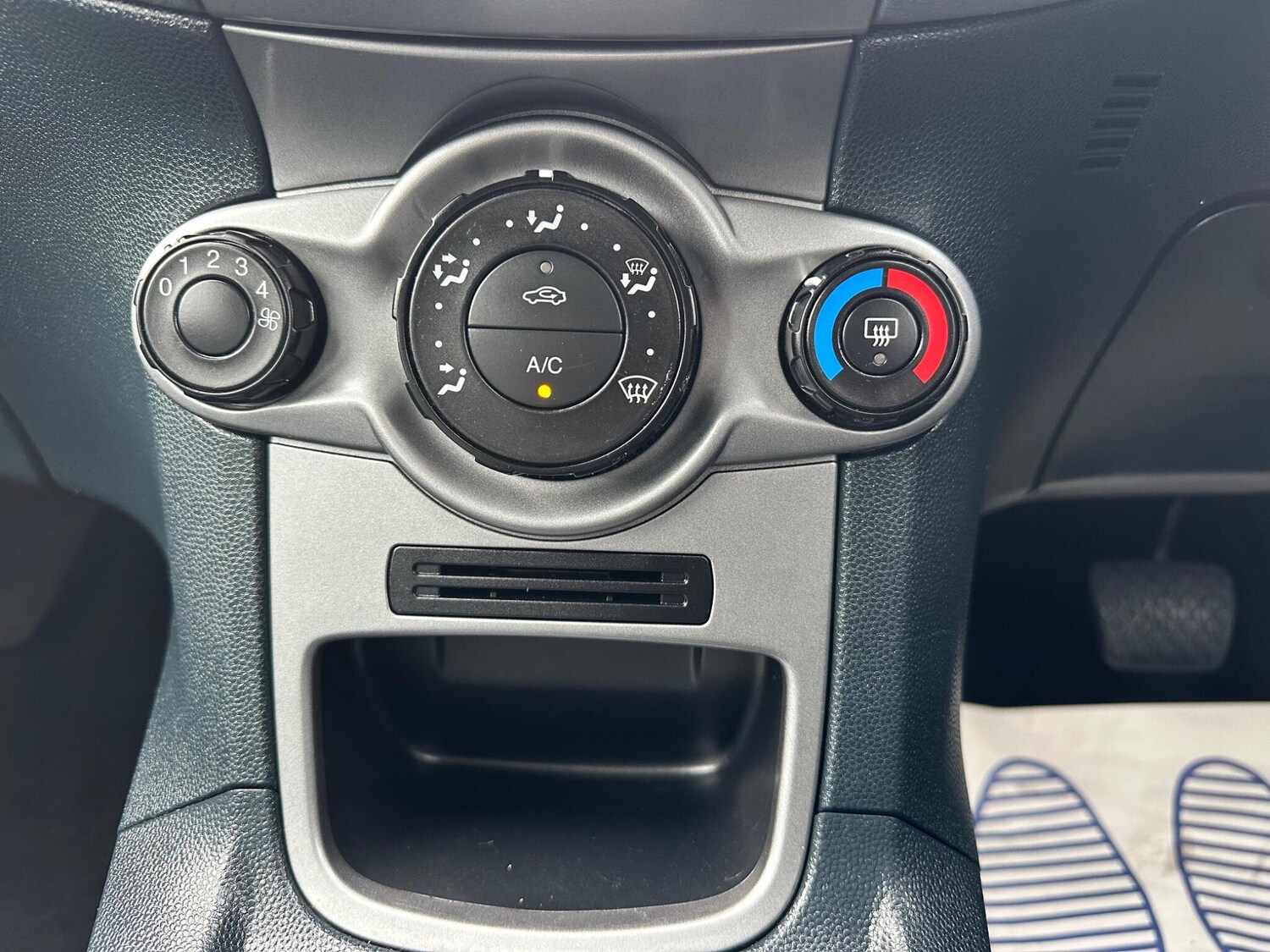 Used Ford Fiesta 2010 for sale - 76562286: Photo 17