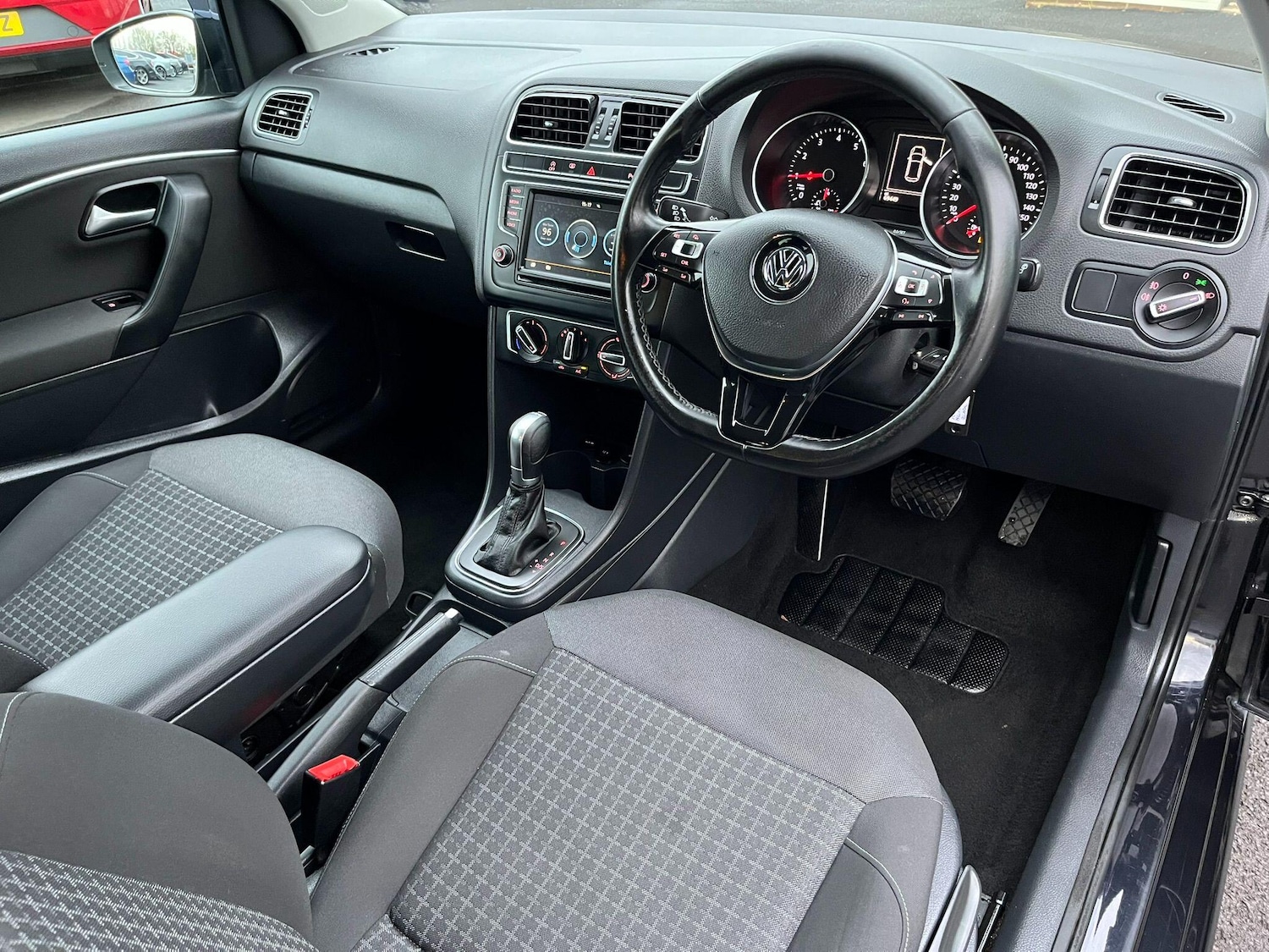 Used Volkswagen Polo 2015 for sale - 76976052: Photo 12