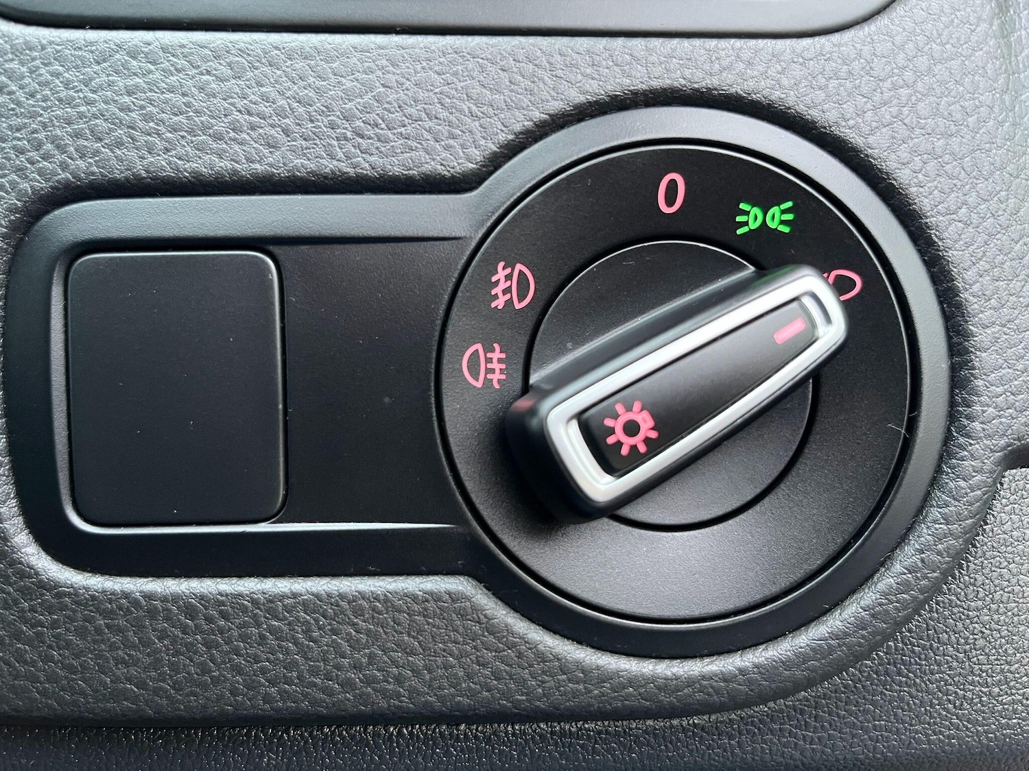 Used Volkswagen Polo 2015 for sale - 76976052: Photo 19