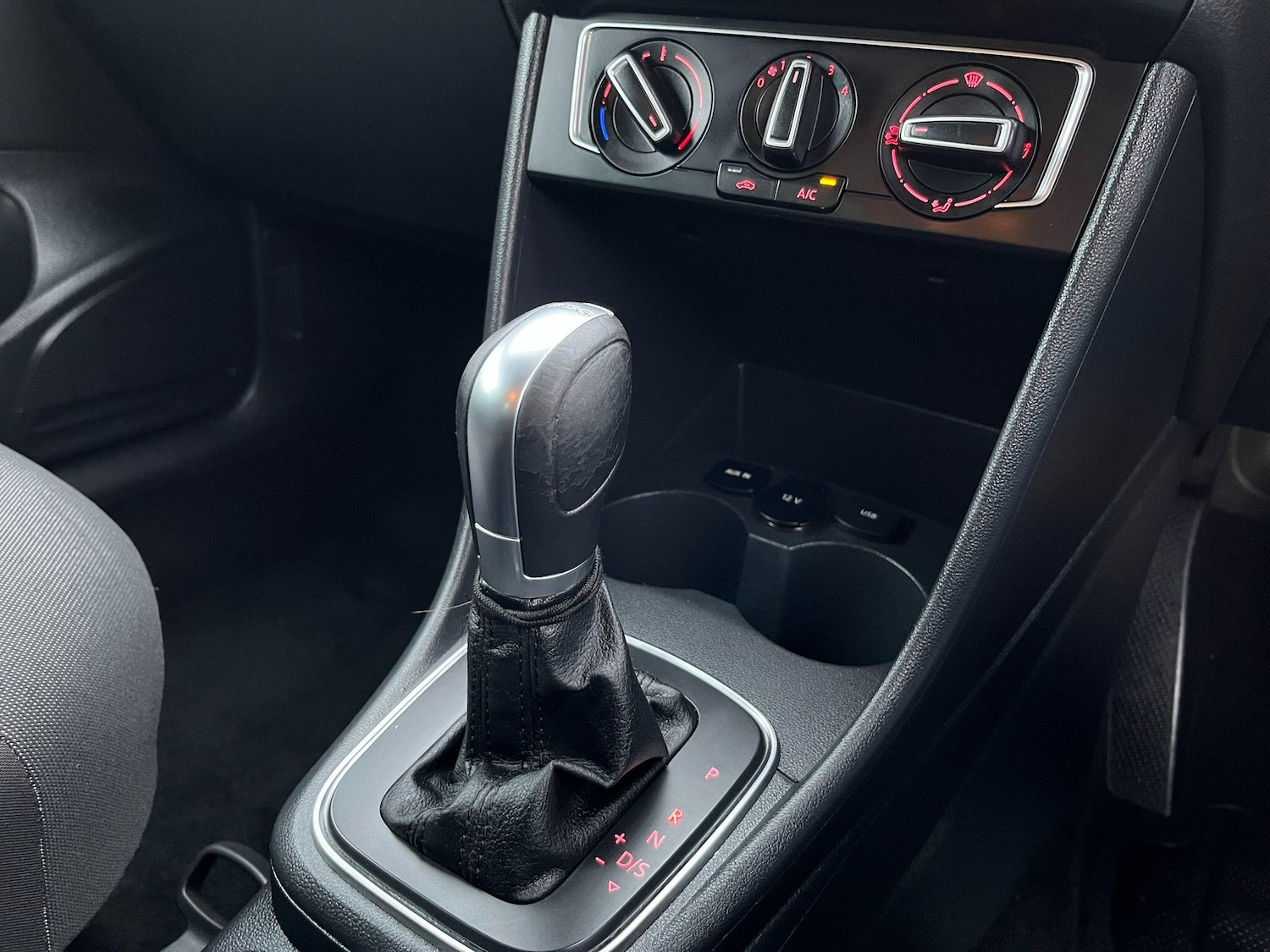 Used Volkswagen Polo 2015 for sale - 76976052: Photo 24