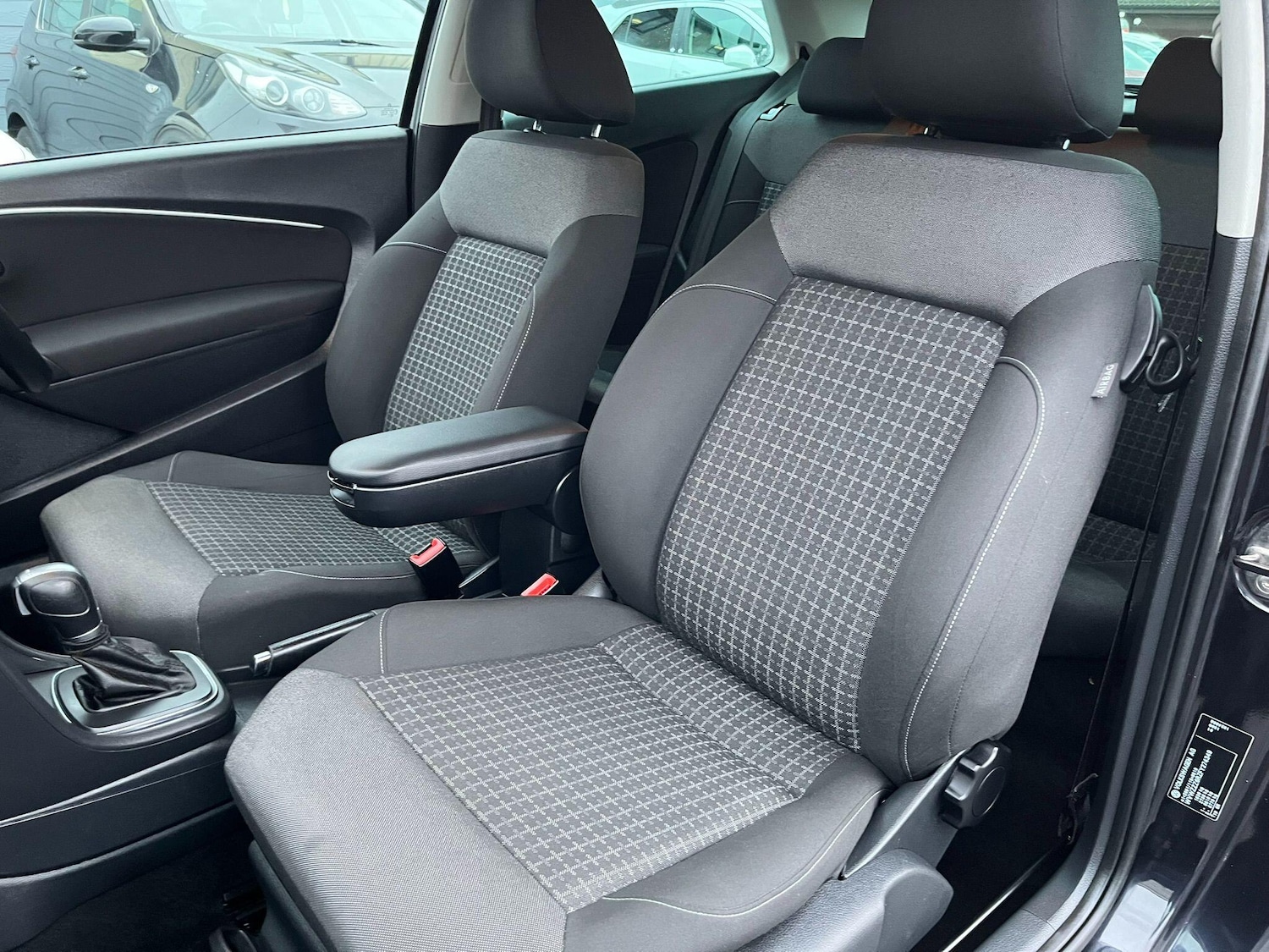 Used Volkswagen Polo 2015 for sale - 76976052: Photo 27