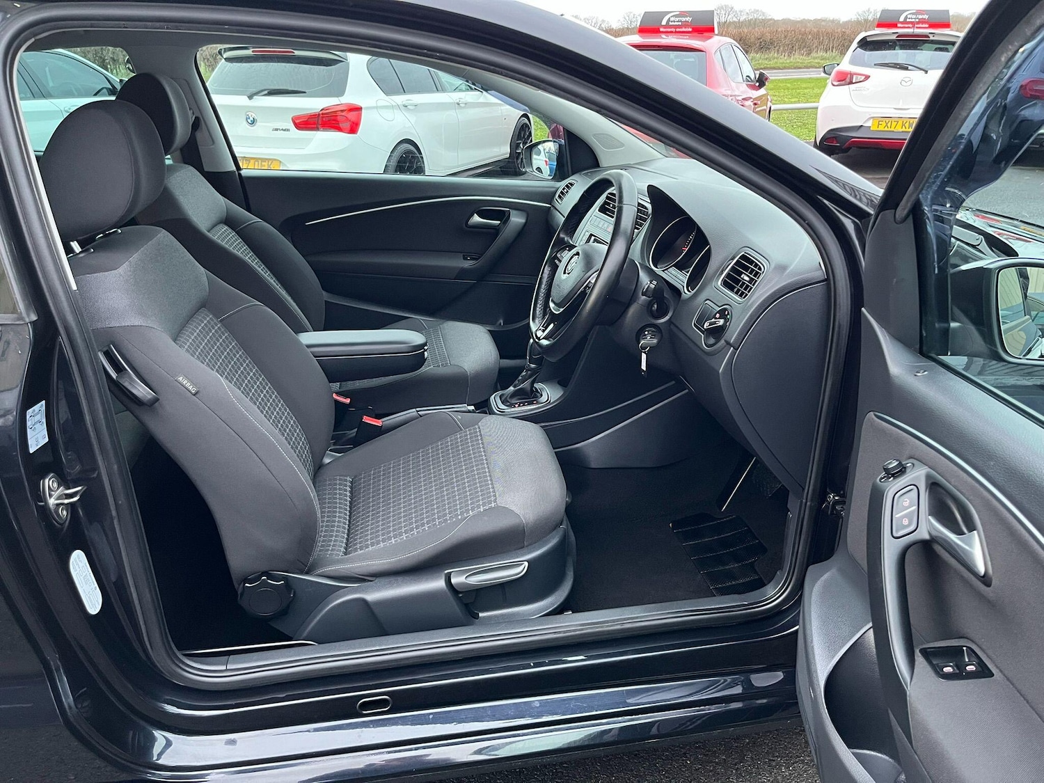 Used Volkswagen Polo 2015 for sale - 76976052: Photo 9