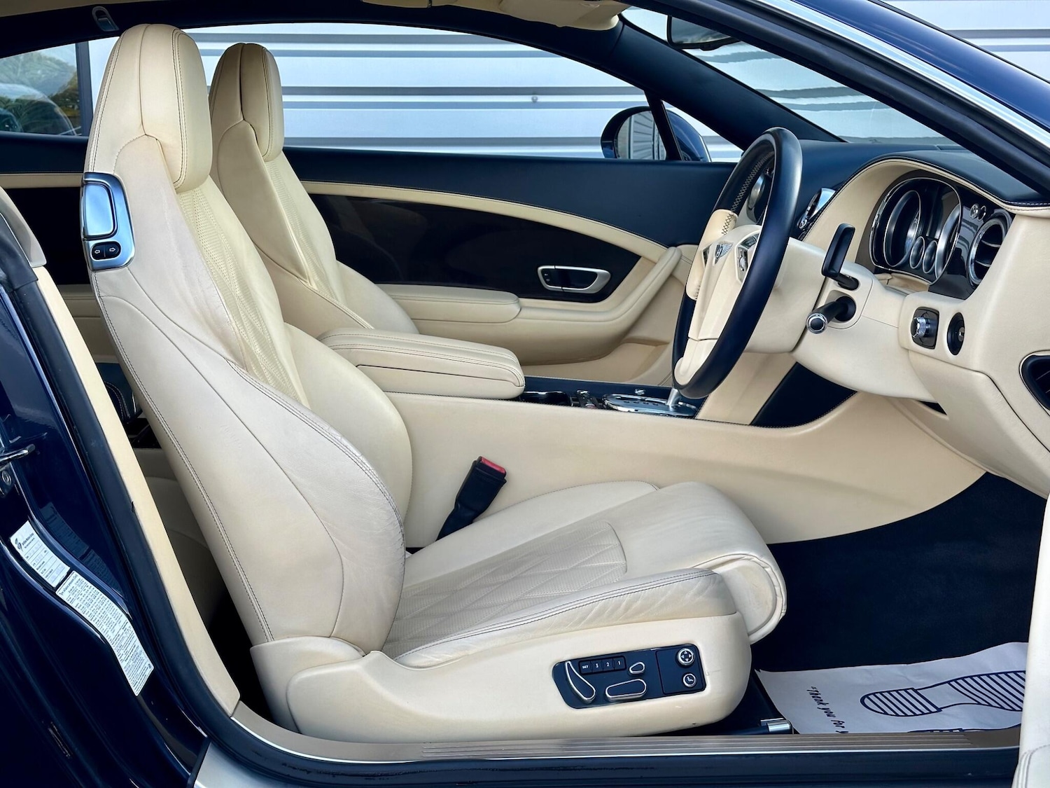 Used Bentley Continental 2011 for sale - 76425797: Photo 7