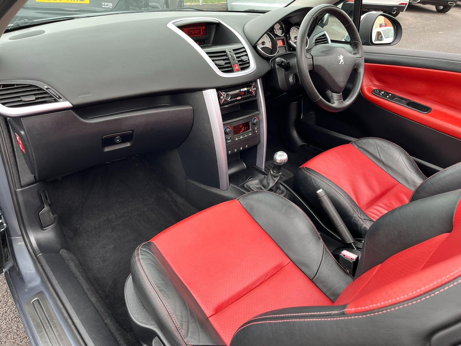 Used Peugeot 207 CC for sale - 76472836: Photo 31