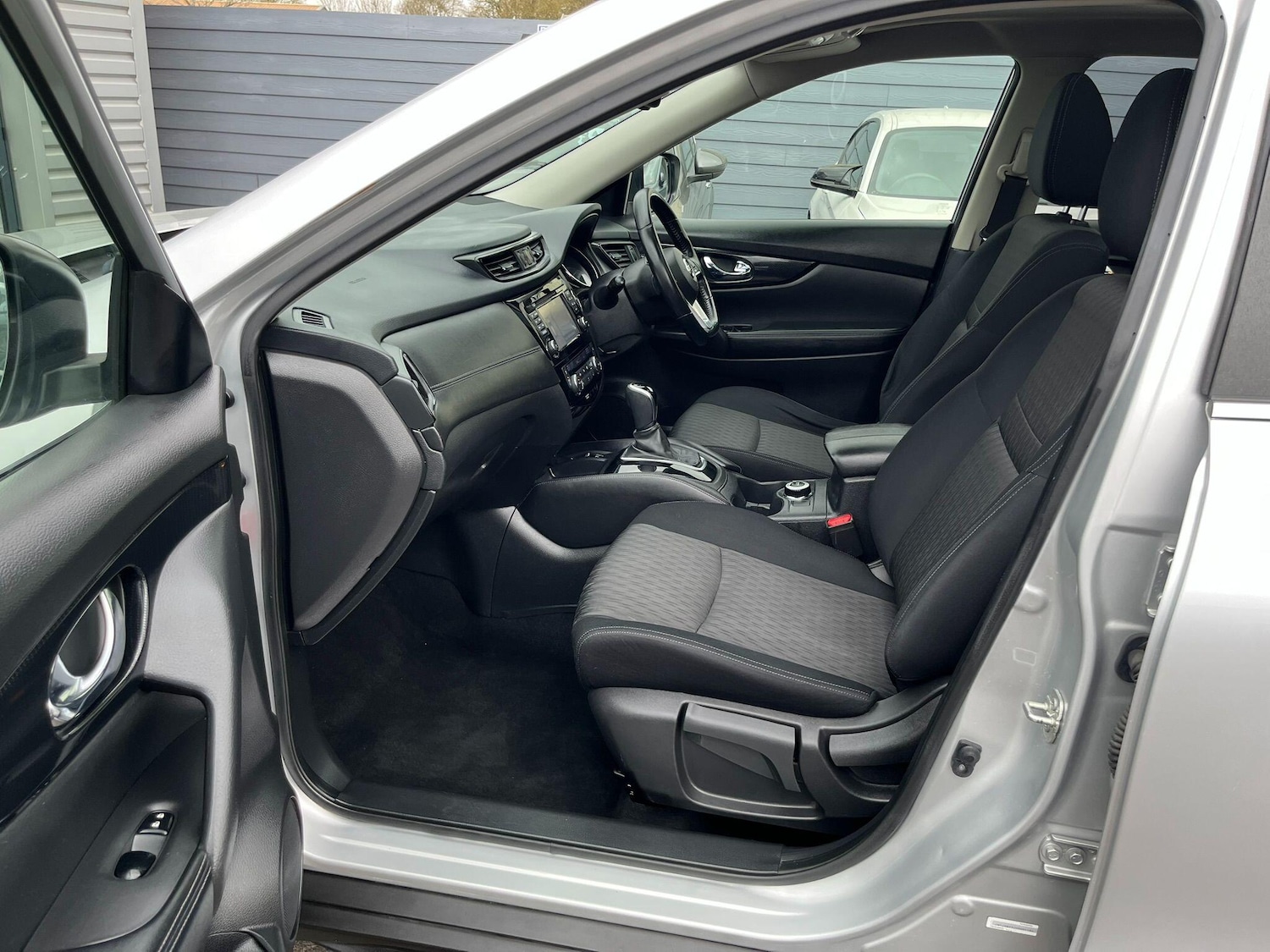 Used Nissan X-Trail for sale - 77683230: Photo 25