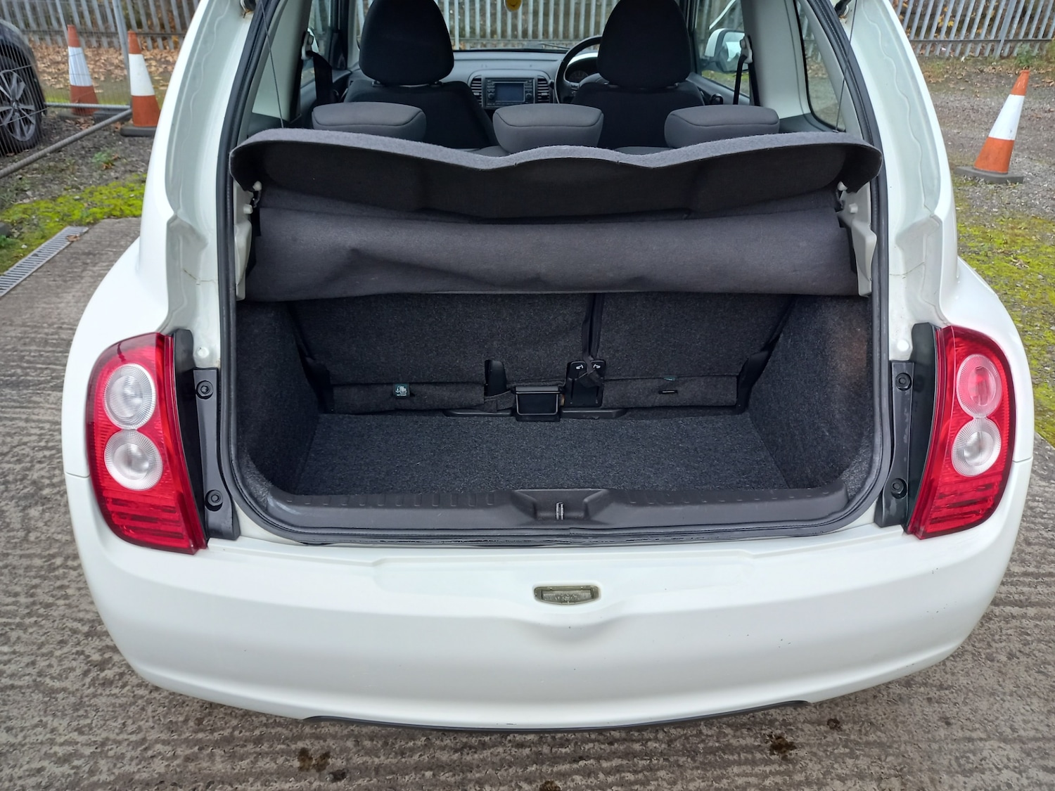 Used Nissan Micra 2010 for sale - 76320408: Photo 31