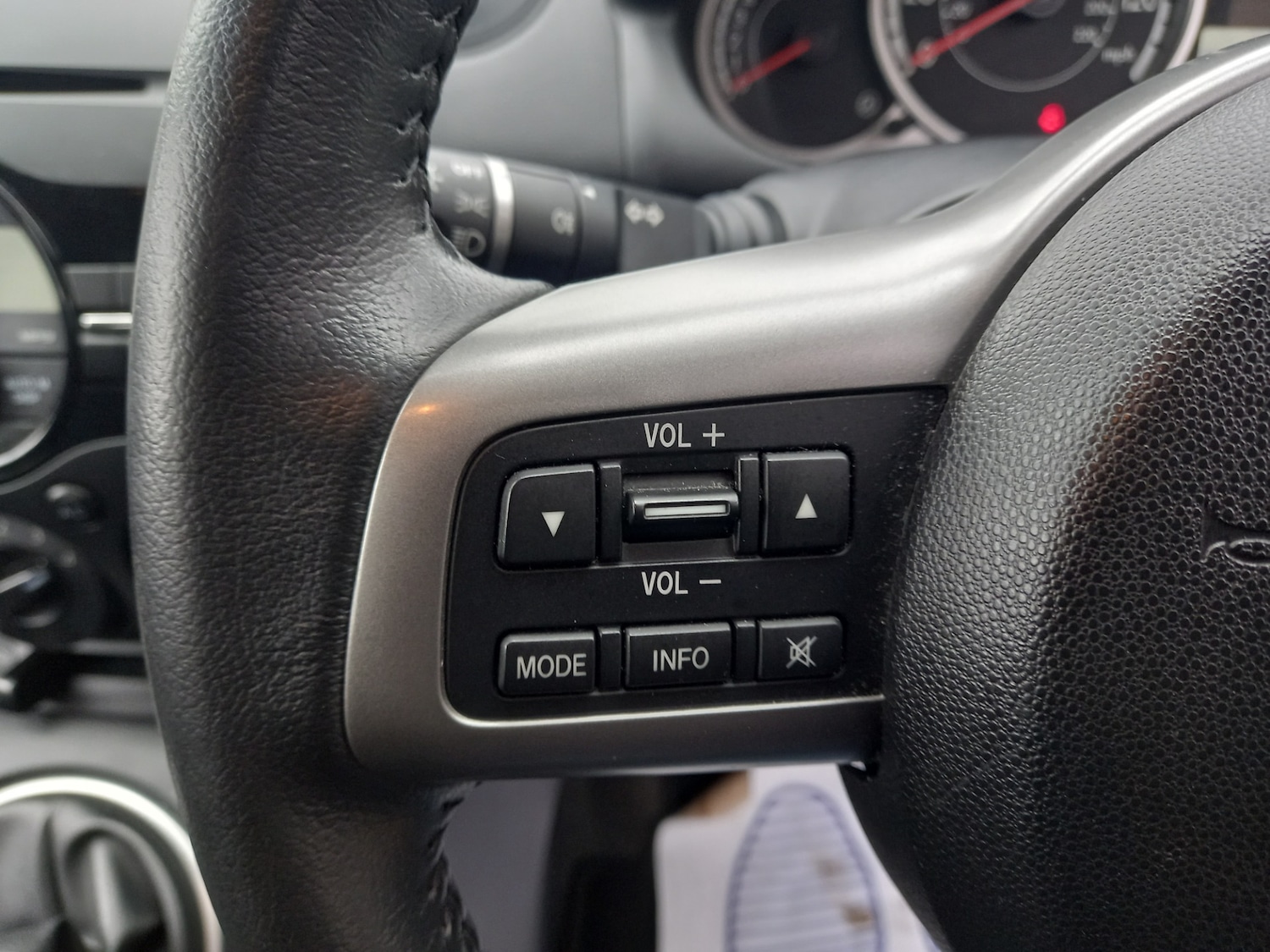 Used Mazda Mazda2 2012 for sale - 77445976: Photo 27