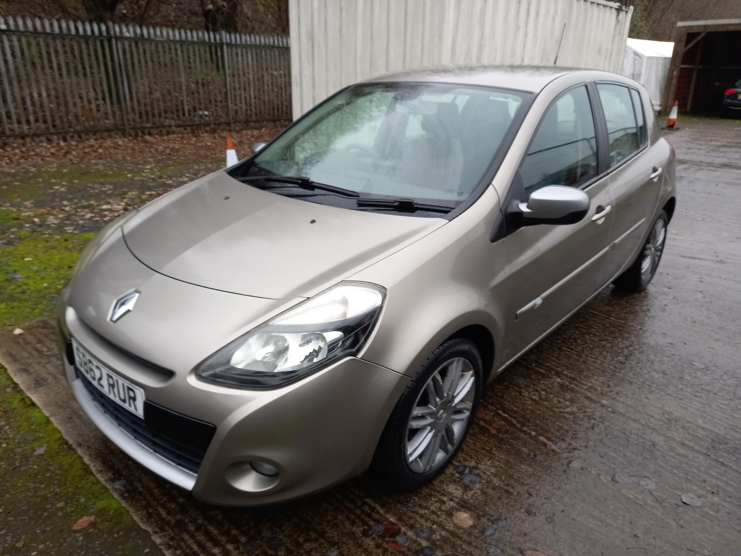 Used Renault Clio 2012 for sale - 76707017: Photo 2