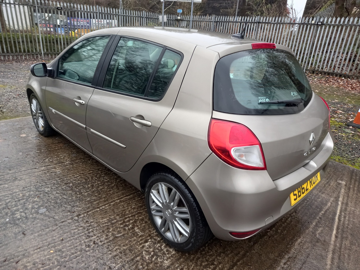 Used Renault Clio 2012 for sale - 76707017: Photo 3