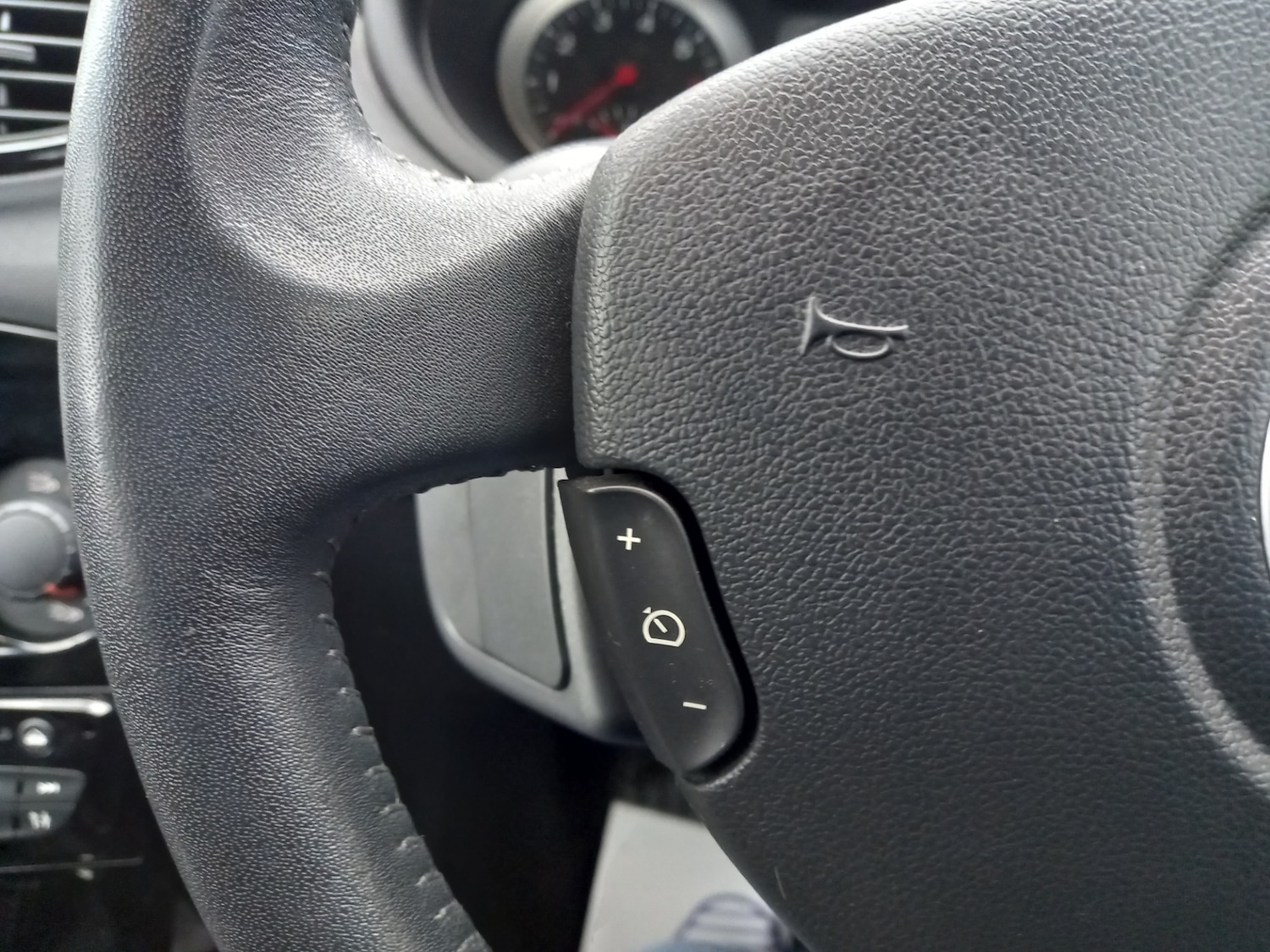 Used Renault Clio 2012 for sale - 76707017: Photo 32