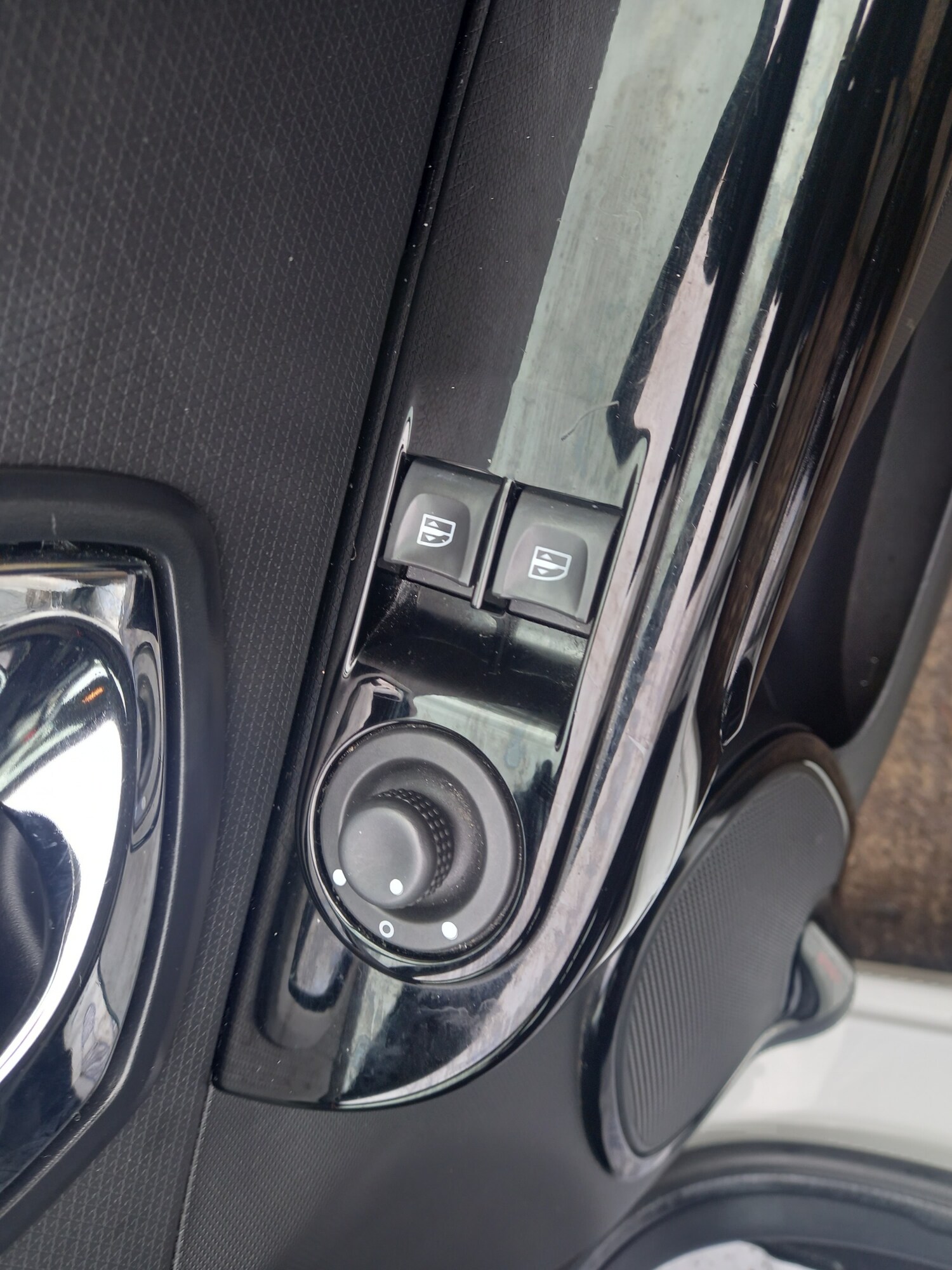 Used Renault Clio 2014 for sale - 77890156: Photo 24