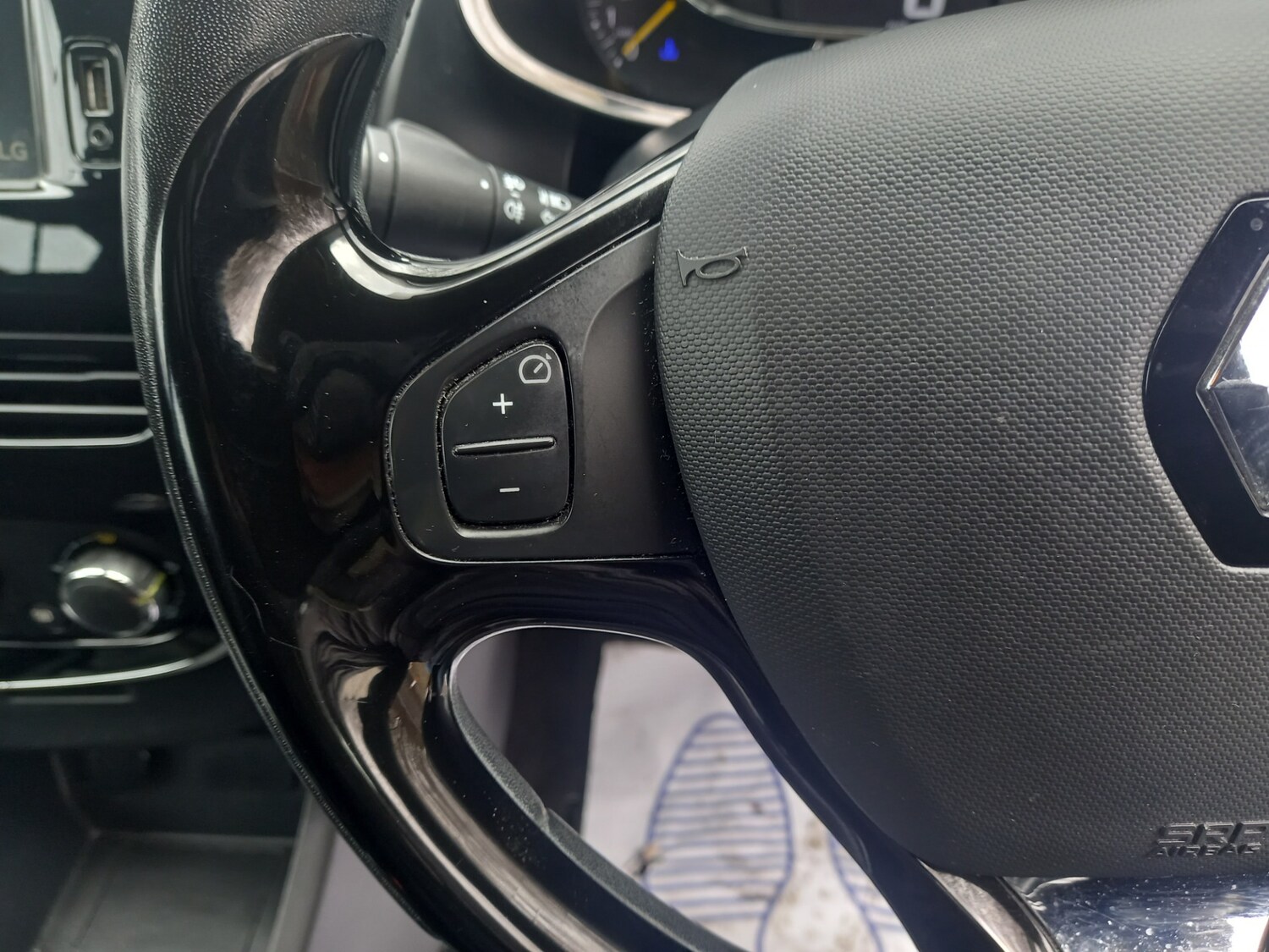 Used Renault Clio 2014 for sale - 77890156: Photo 27