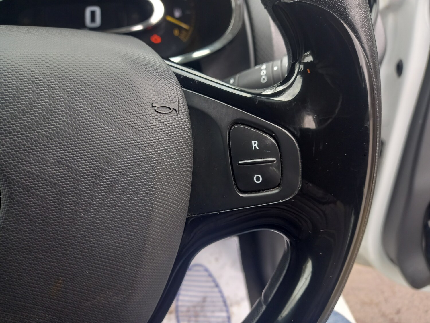 Used Renault Clio 2014 for sale - 77890156: Photo 28