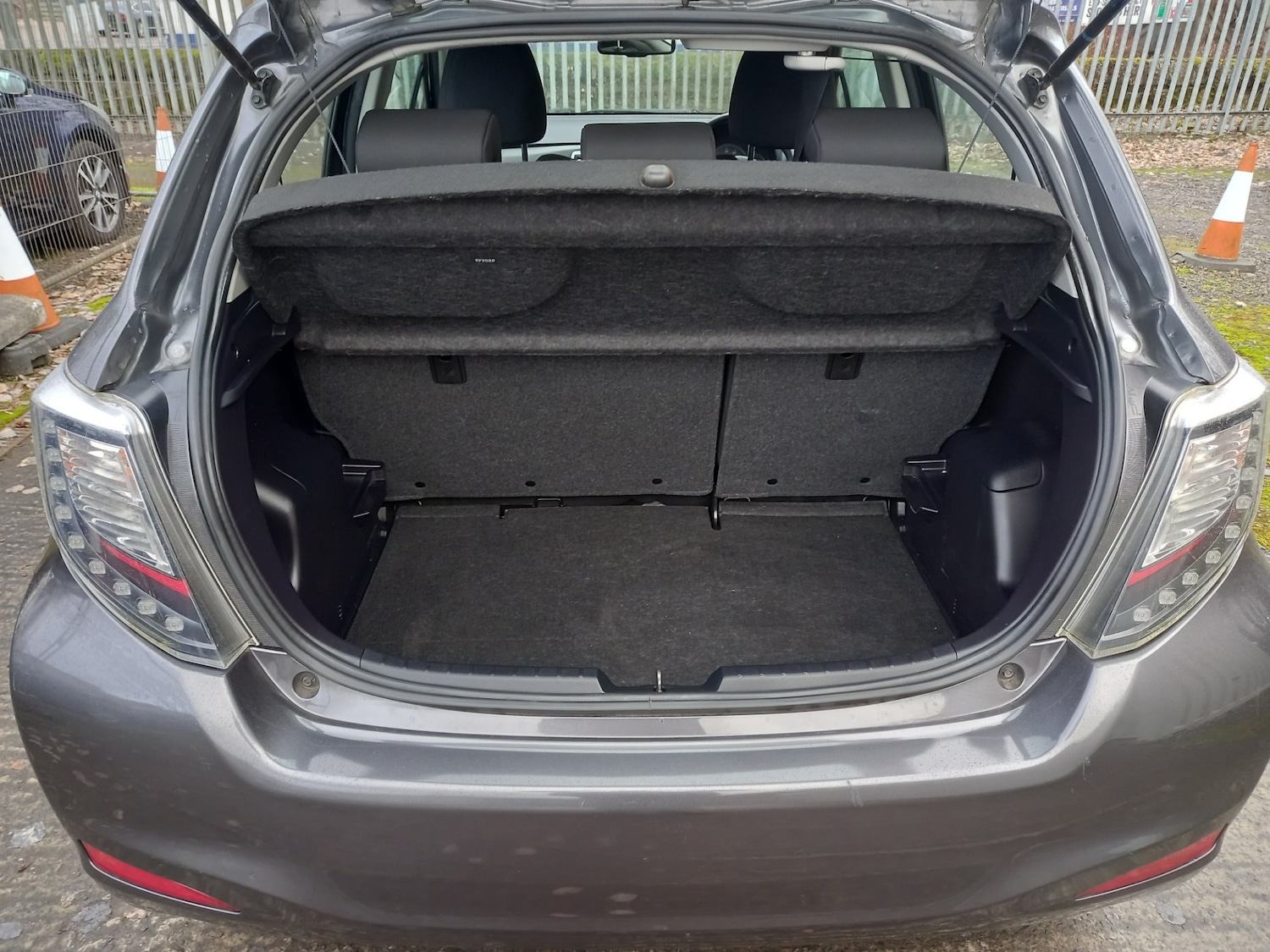 Used Toyota Yaris 2014 for sale - 77391979: Photo 32