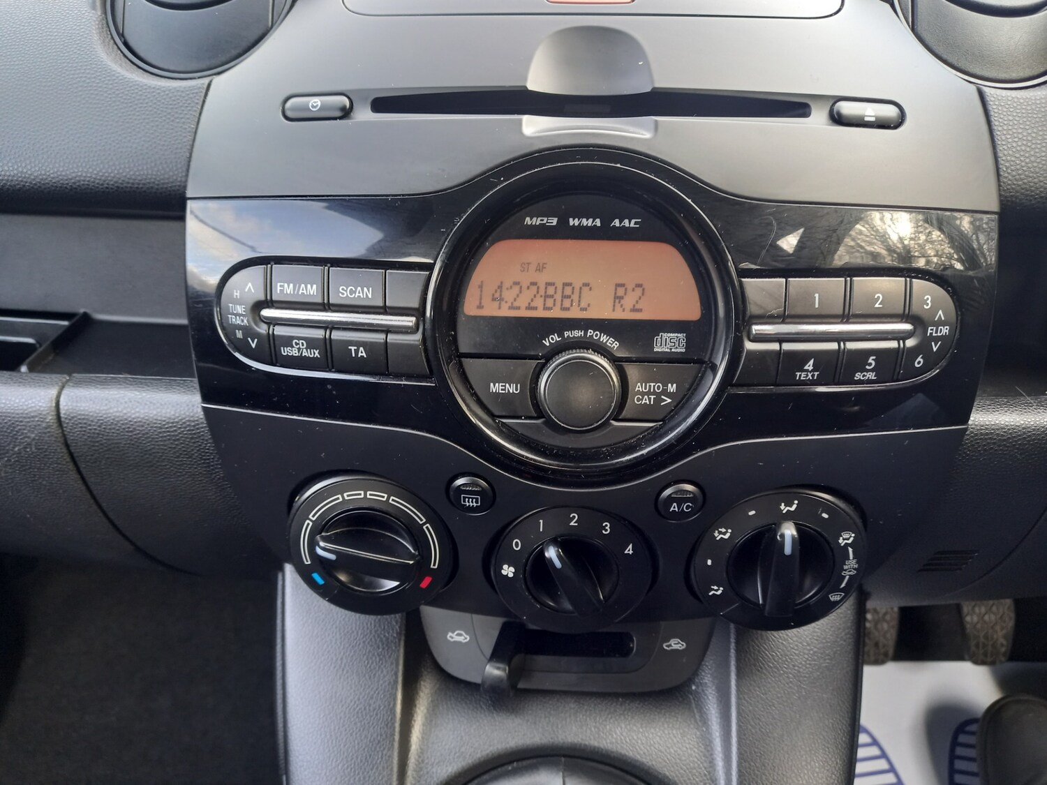 Used Mazda Mazda2 2014 for sale - 77730962: Photo 27