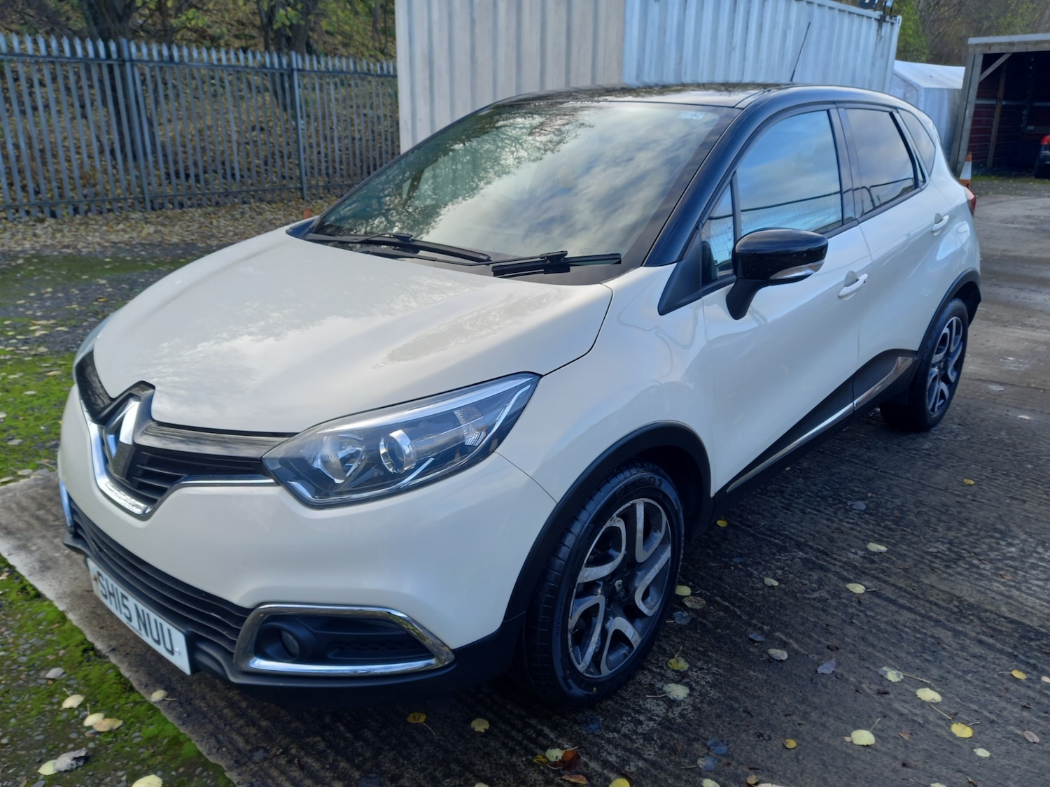 Used Renault Captur 2015 for sale - 76588780: Photo 2