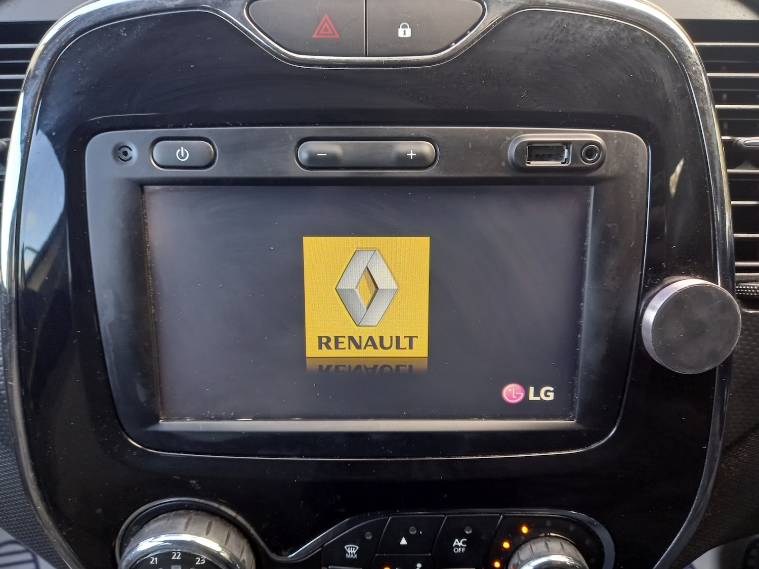 Used Renault Captur 2015 for sale - 76588780: Photo 27