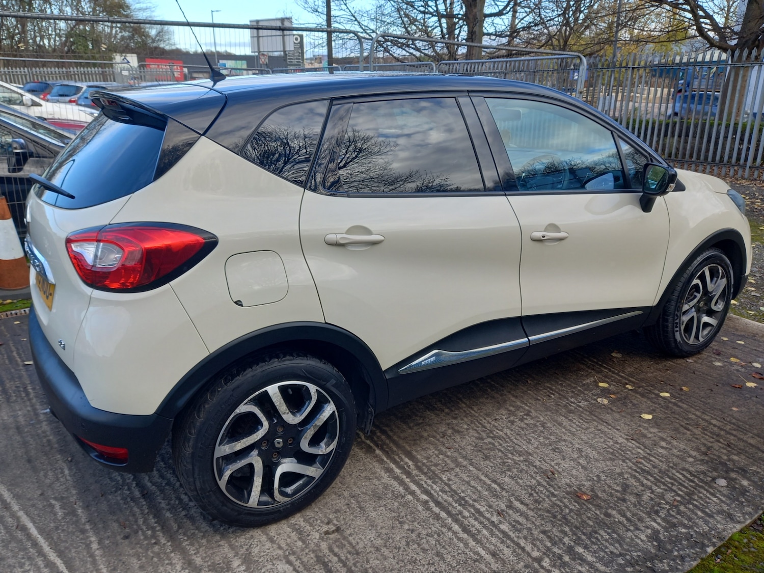 Used Renault Captur 2015 for sale - 76588780: Photo 5