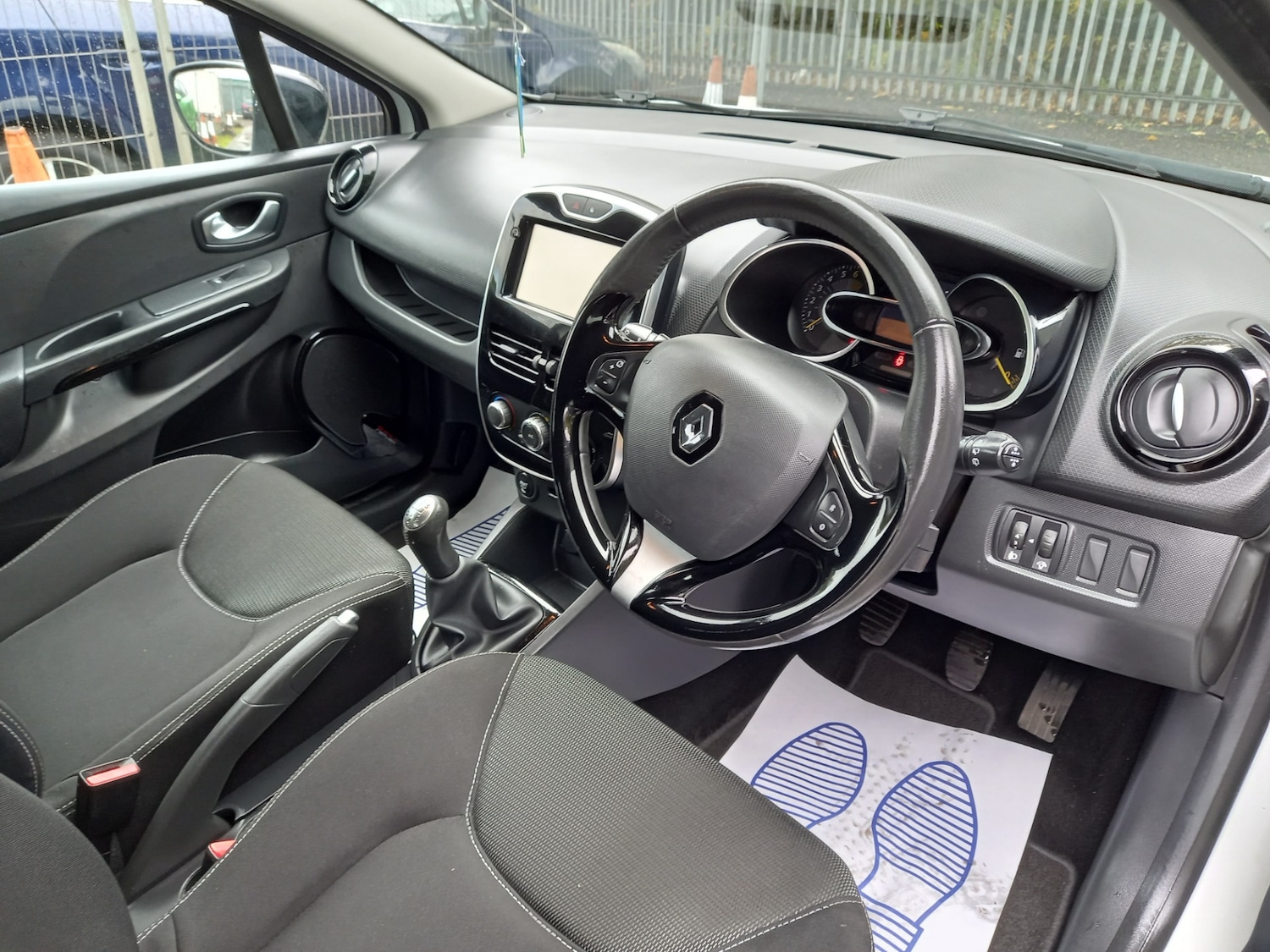 Used Renault Clio 2015 for sale - 76182522: Photo 10