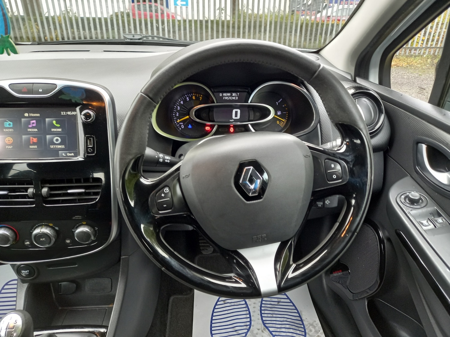 Used Renault Clio 2015 for sale - 76182522: Photo 16