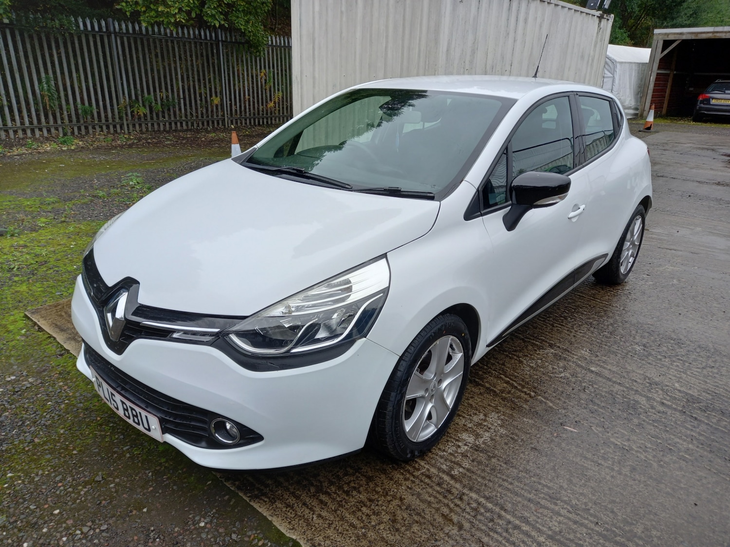 Used Renault Clio 2015 for sale - 76182522: Photo 2