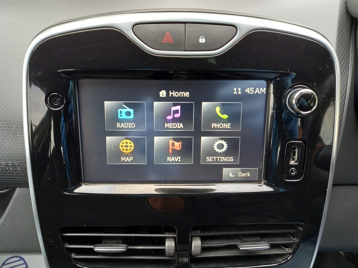 Used Renault Clio 2015 for sale - 76182522: Photo 27