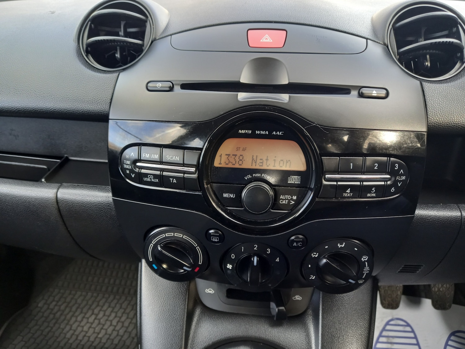 Used Mazda Mazda2 2013 for sale - 77732346: Photo 25