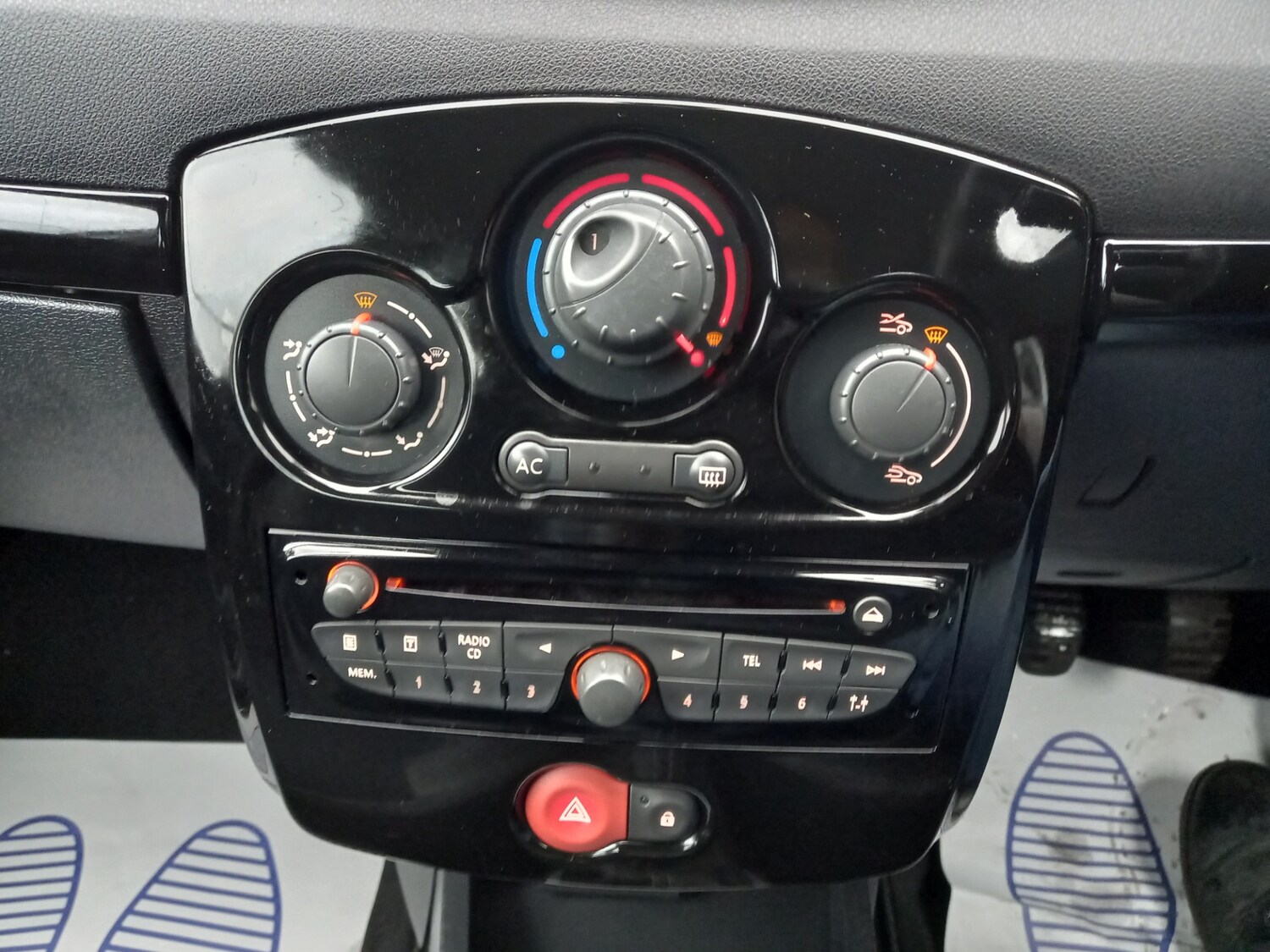 Used Renault Clio 2012 for sale - 77701947: Photo 27