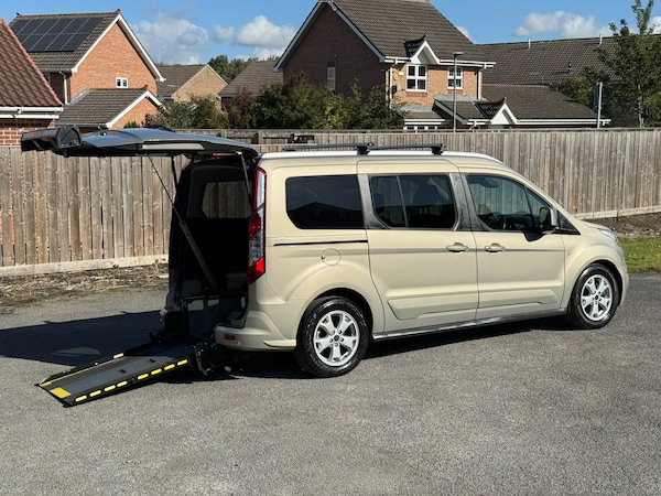 Used Ford Grand Tourneo Connect 2017 for sale - 76036331: Photo 1