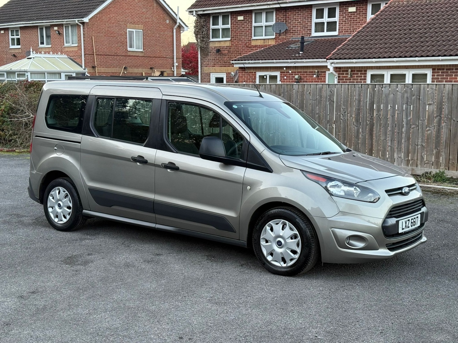 Used Ford Grand Tourneo Connect 2018 for sale - 76402602: Photo 2