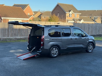 2023 (23) - 1.5 BlueHDi 100 Allure Premium 5dr