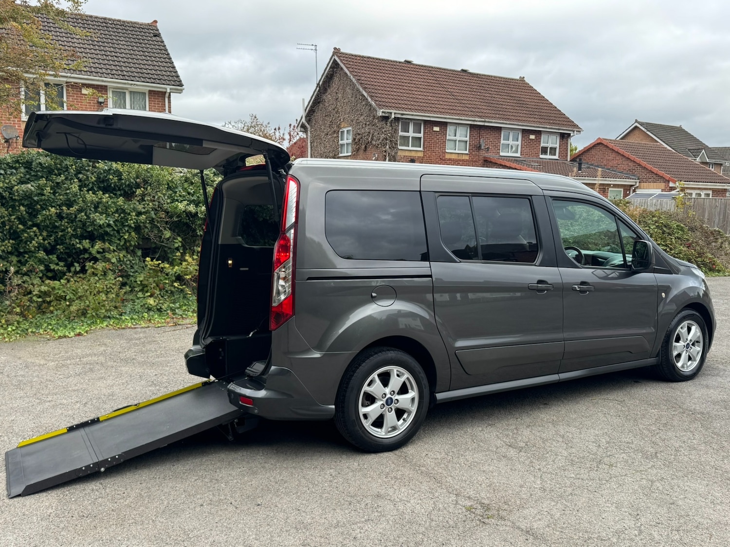 Used Ford Grand Tourneo Connect 2017 for sale - 76231495: Photo 1