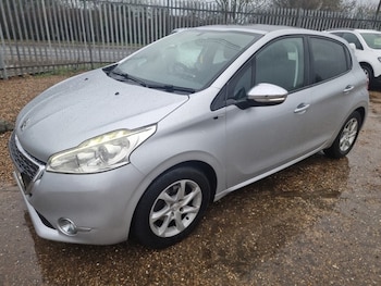 Used Peugeot 208 2015 for sale - 79221125: Photo