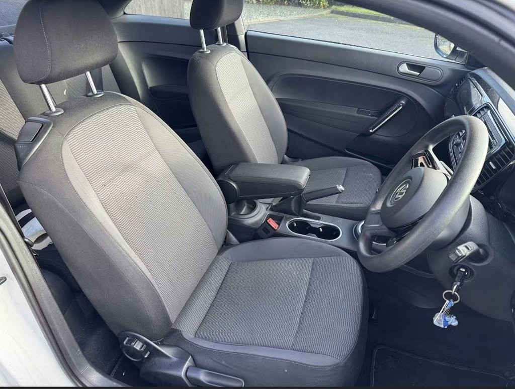 Used Volkswagen Beetle 2015 for sale - 77525865: Photo 4