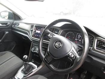 Used Volkswagen T-Roc 2019 for sale - 76430265: Photo