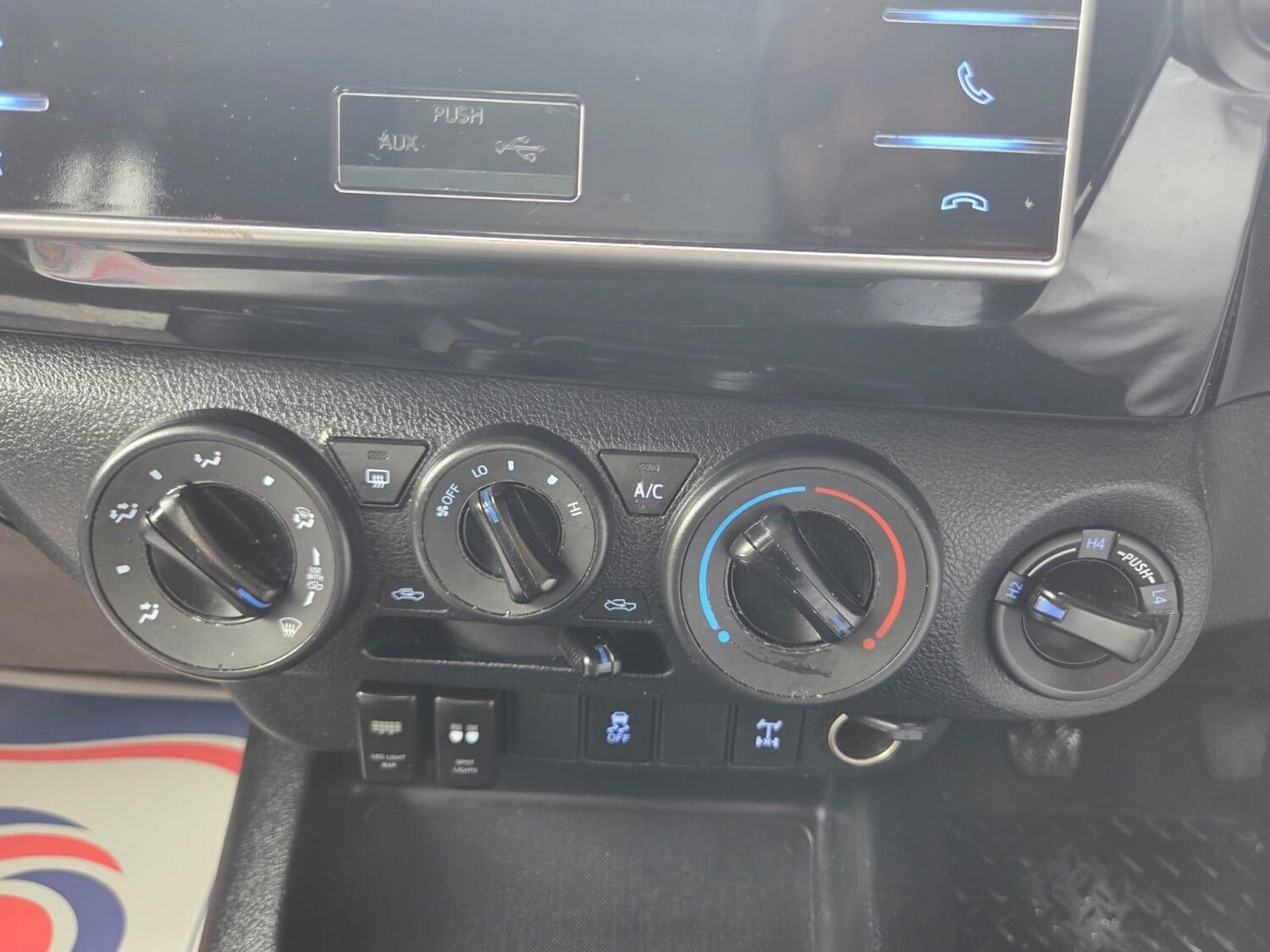 Used Toyota Hilux 2018 for sale - 76388128: Photo 10