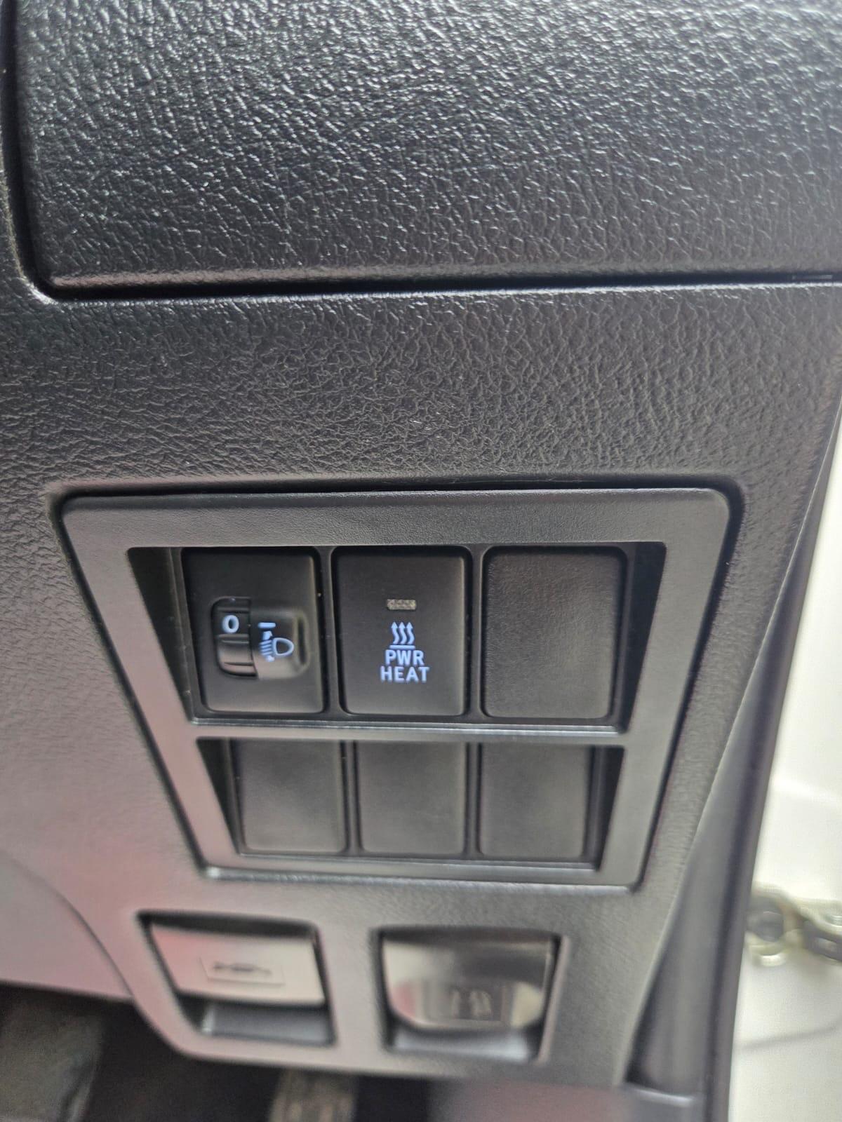 Used Toyota Hilux 2018 for sale - 76388128: Photo 28