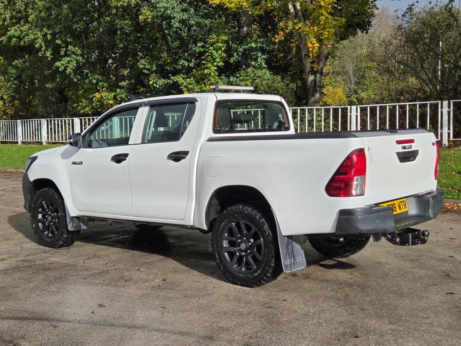 Used Toyota Hilux 2018 for sale - 76388128: Photo 3