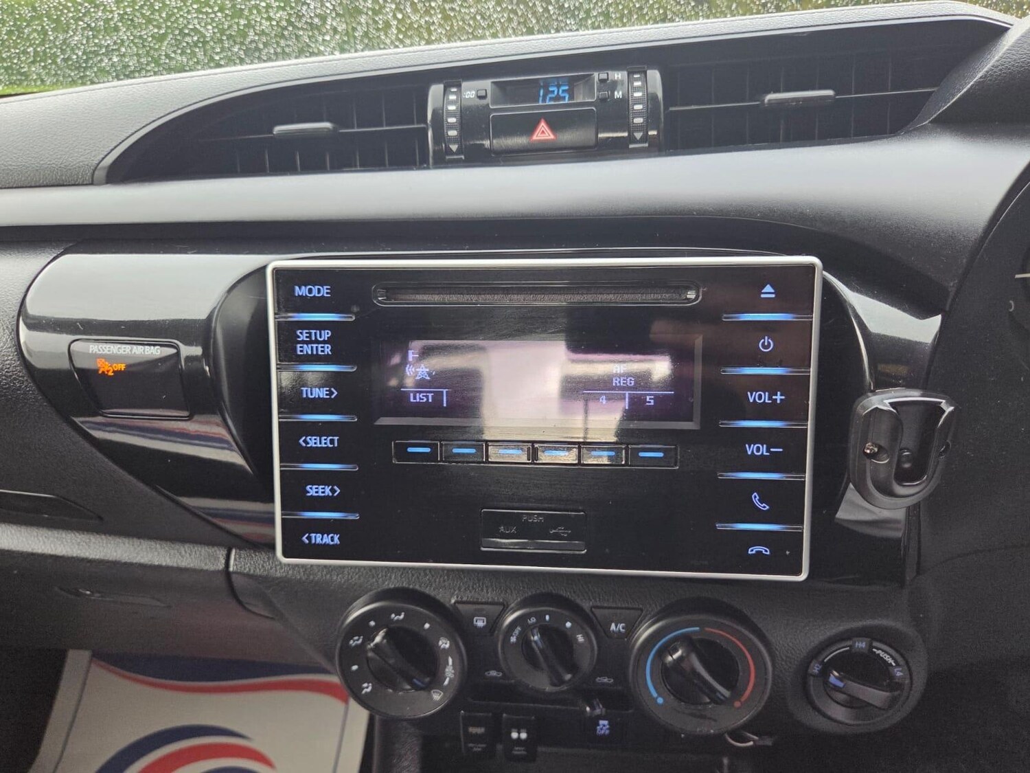 Used Toyota Hilux 2018 for sale - 76388128: Photo 43