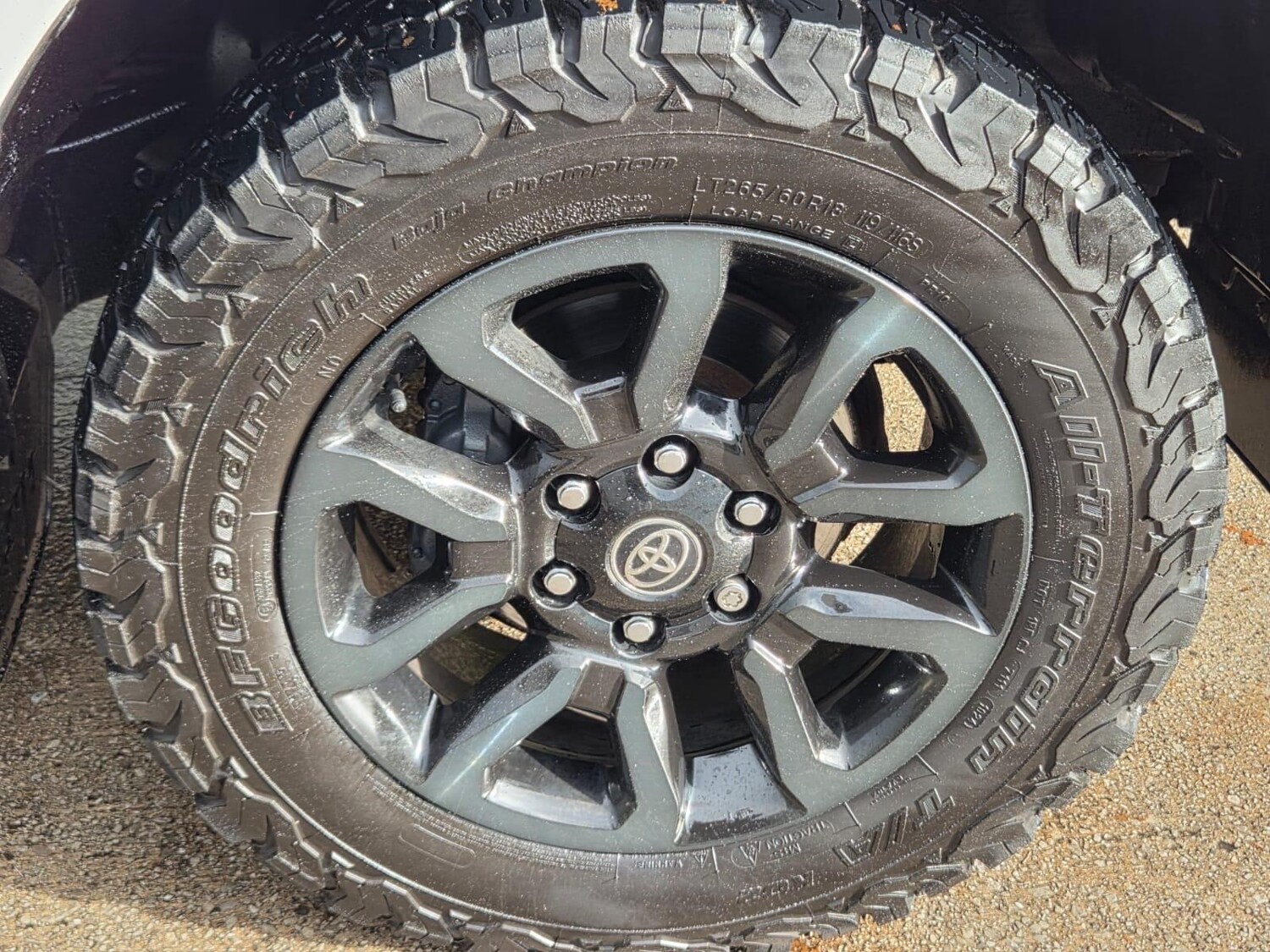 Used Toyota Hilux 2018 for sale - 76388128: Photo 65