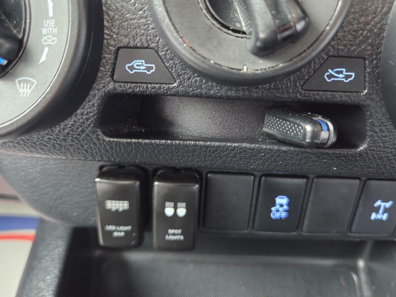 Used Toyota Hilux 2018 for sale - 76388128: Photo 7