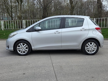 Used Toyota Yaris 2012 for sale - 77784349: Photo