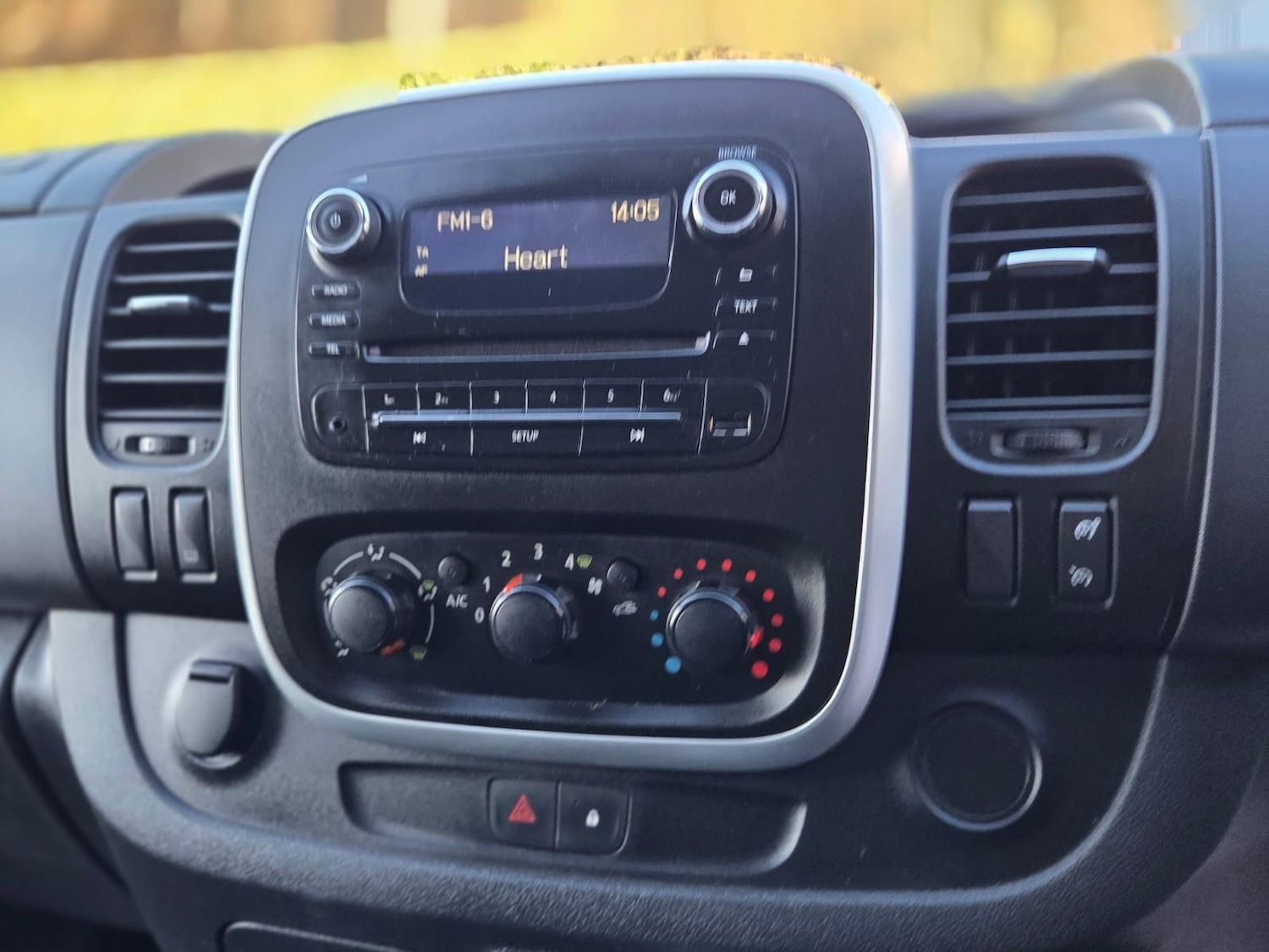 Used Vauxhall Vivaro 2015 for sale - 76991985: Photo 10