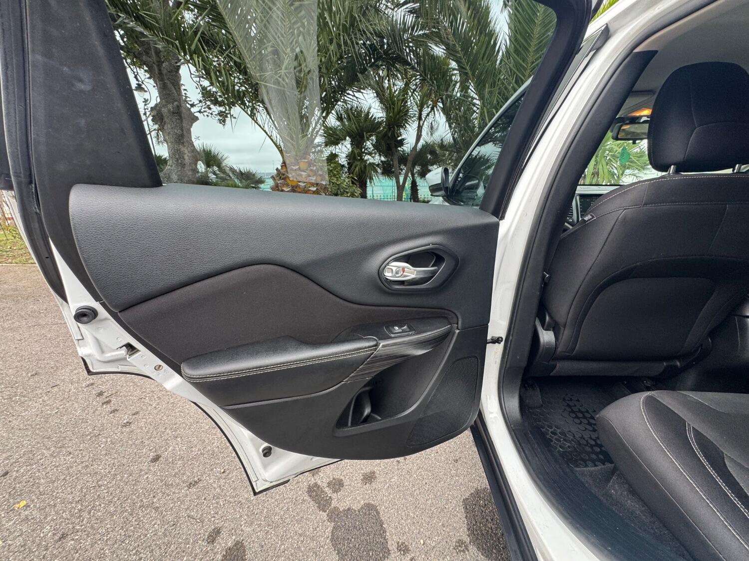 Used Jeep Cherokee 2015 for sale - 76075977: Photo 10