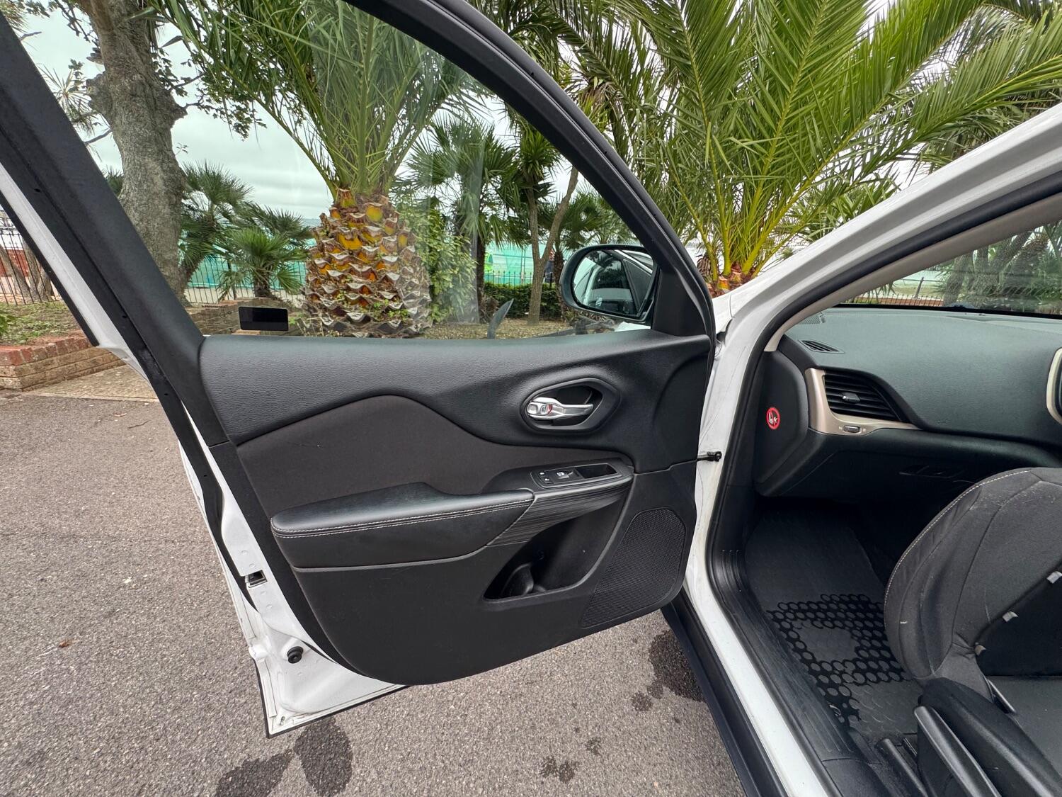 Used Jeep Cherokee 2015 for sale - 76075977: Photo 14