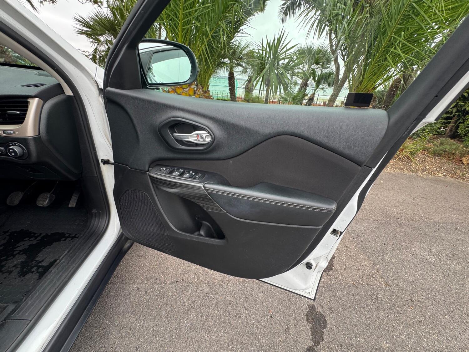 Used Jeep Cherokee 2015 for sale - 76075977: Photo 15