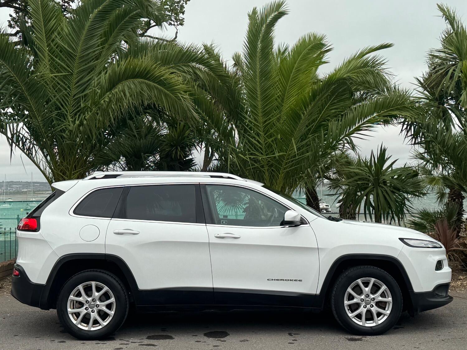 Used Jeep Cherokee 2015 for sale - 76075977: Photo 2