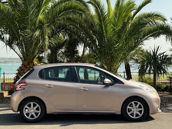 Used Peugeot 208 2014 for sale - 75664605: Photo