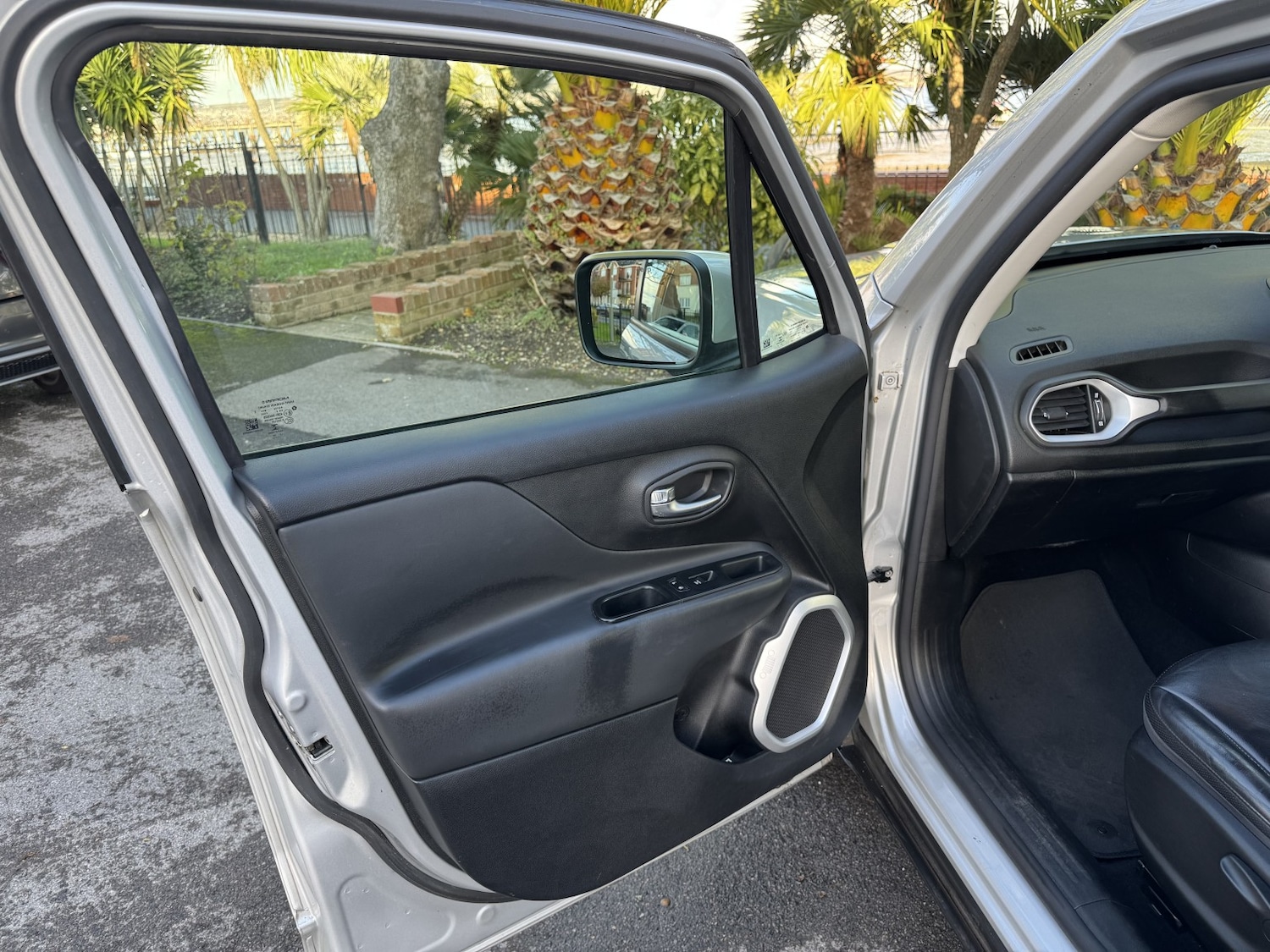 Used Jeep Renegade 2015 for sale - 76877548: Photo 14