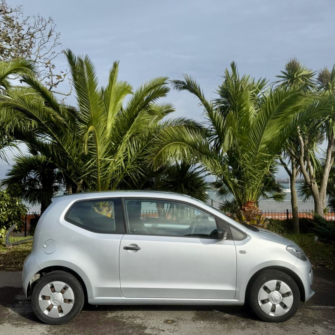Used Volkswagen up! 2013 for sale - 76559978: Photo 2
